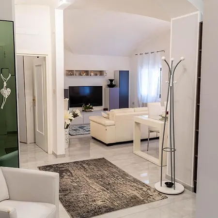 A Due Passi Dal Castello - Moderno E Ristrutturato Apartment