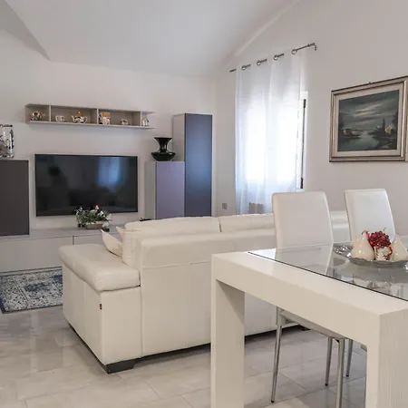 Apartment A Due Passi Dal Castello - Moderno E Ristrutturato Ferrara