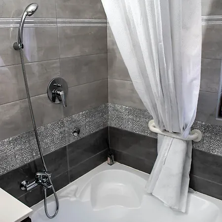 A Due Passi Dal Castello - Moderno E Ristrutturato * Феррара