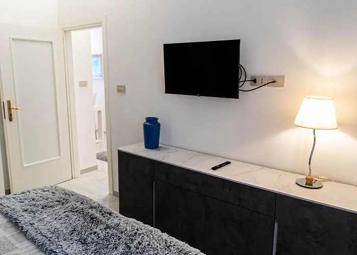 A Due Passi Dal Castello - Moderno E Ristrutturato Διαμέρισμα